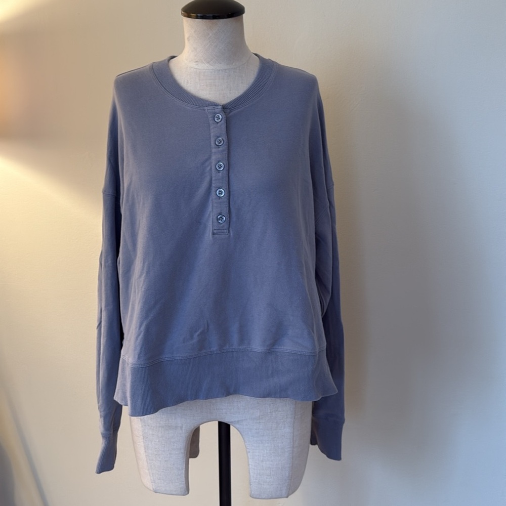 Vuori Laguna Henley Pullover Size Medium - Picture 2 of 7
